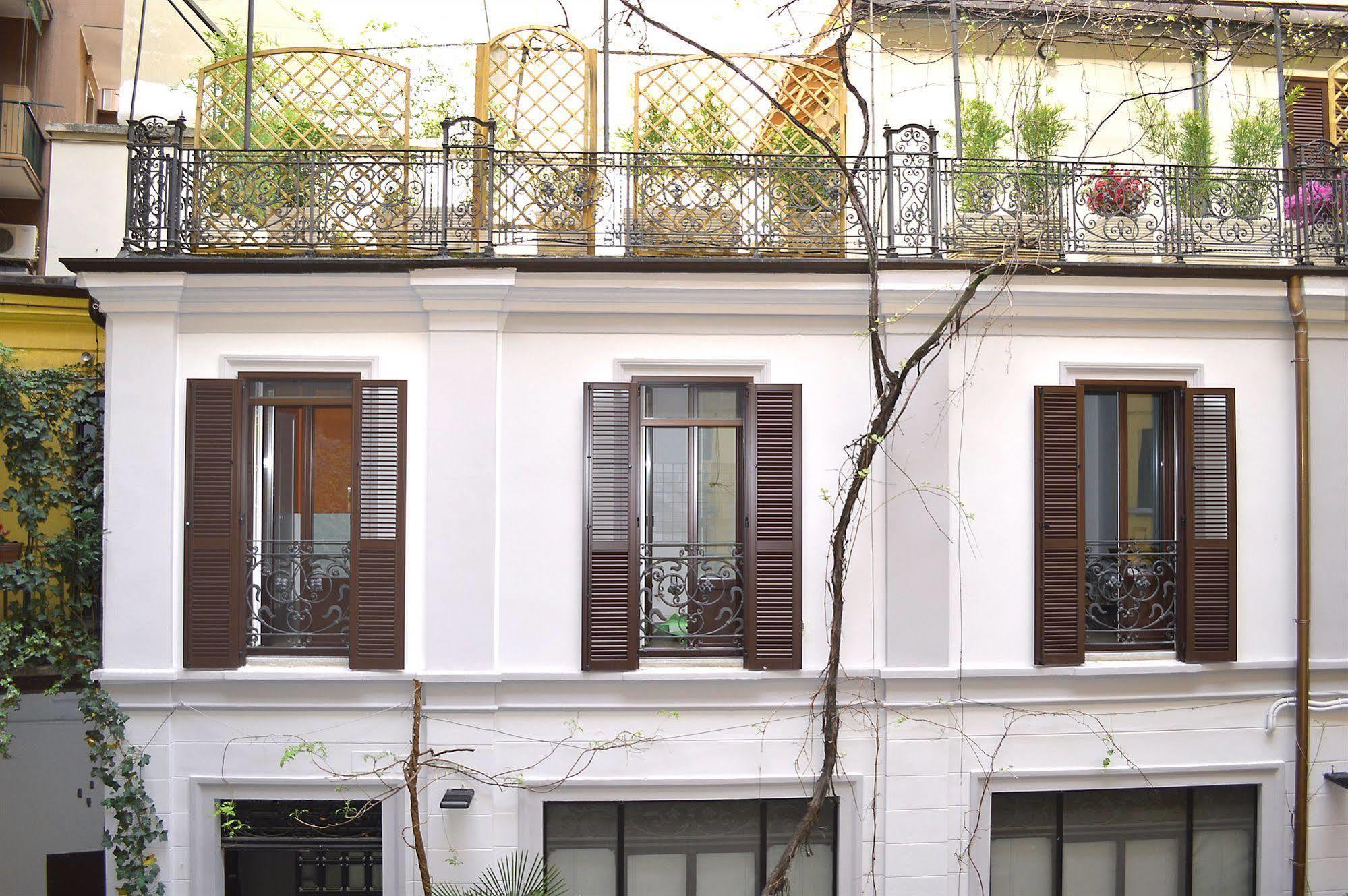 Room Inn Couette-café 2*